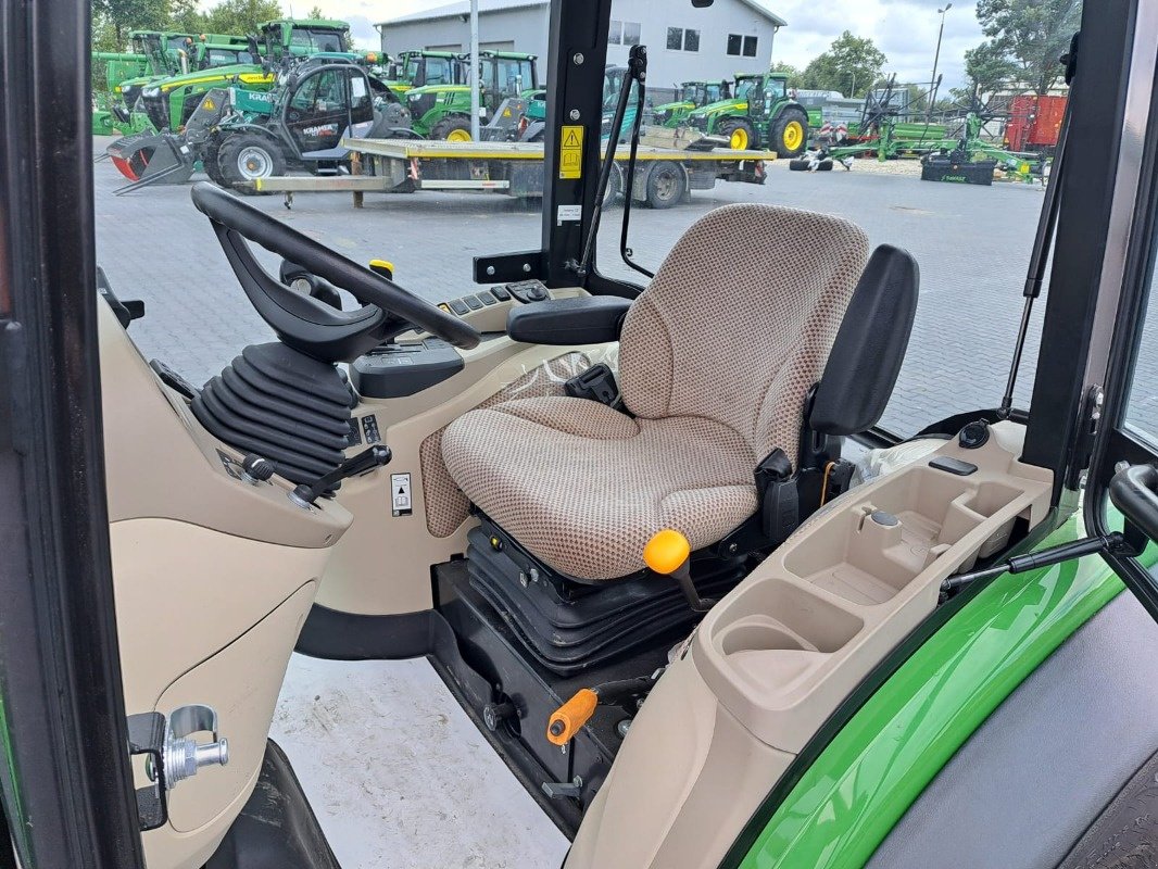 Traktor del tipo John Deere 3046R, Neumaschine en Mrągowo (Imagen 12)