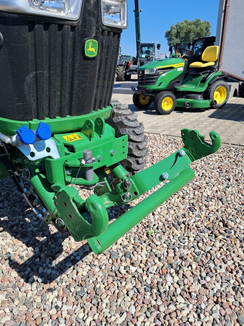 Traktor van het type John Deere 3046R, Neumaschine in Choroszcz (Foto 8)