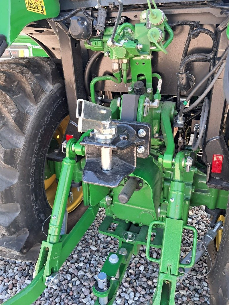 Traktor Türe ait John Deere 3046R, Neumaschine içinde Choroszcz (resim 5)