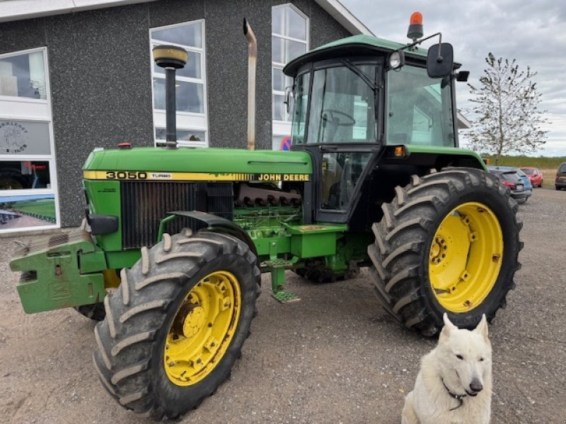 Traktor от тип John Deere 3050 4WD FRONTVÆGTE, Gebrauchtmaschine в Dronninglund