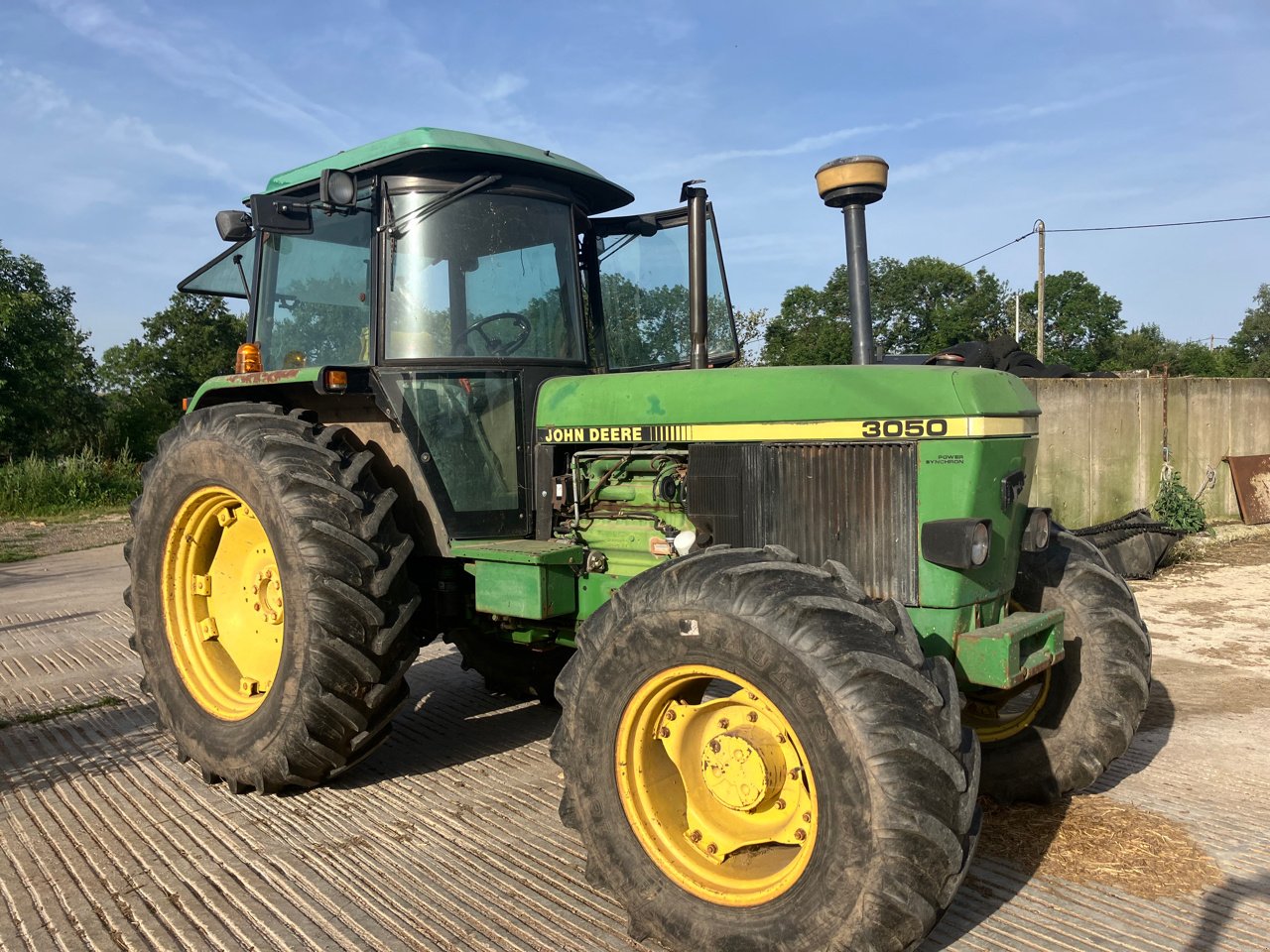 Traktor des Typs John Deere 3050, Gebrauchtmaschine in MORLHON LE HAUT (Bild 1)