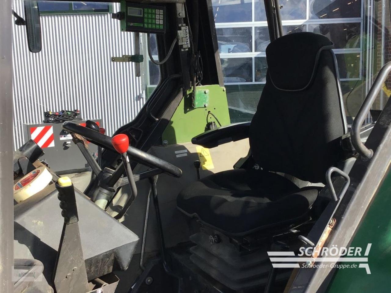 Traktor Türe ait John Deere 3200, Gebrauchtmaschine içinde Penzlin (resim 4)