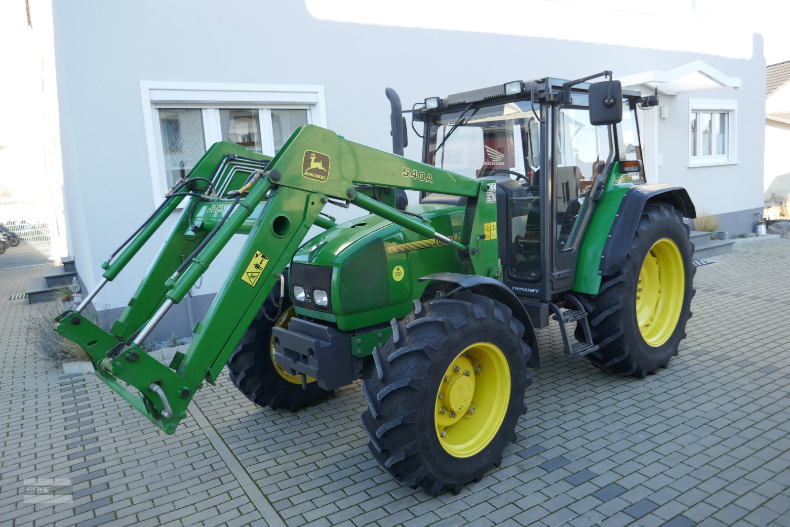 Traktor от тип John Deere 3300X Allr. Top Original Zustand! Erst 2297 Std! Mit Industriefrontlader, Gebrauchtmaschine в Langenzenn (Снимка 1)