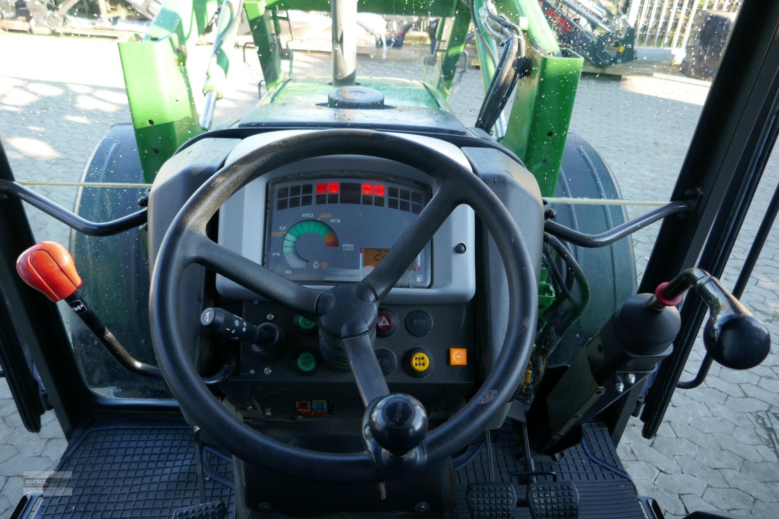 Traktor от тип John Deere 3300X Allr. Top Original Zustand! Erst 2297 Std! Mit Industriefrontlader, Gebrauchtmaschine в Langenzenn (Снимка 19)