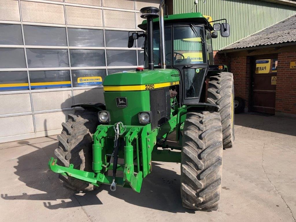 Traktor Türe ait John Deere 3350 Med frontlift, Gebrauchtmaschine içinde Tinglev (resim 3)