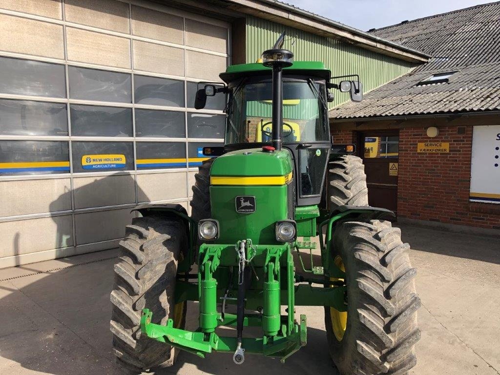 Traktor of the type John Deere 3350 Med frontlift, Gebrauchtmaschine in Tinglev (Picture 4)