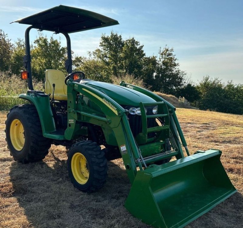 Traktor des Typs John Deere 3520 MF, Gebrauchtmaschine in Amsterdam (Bild 3)