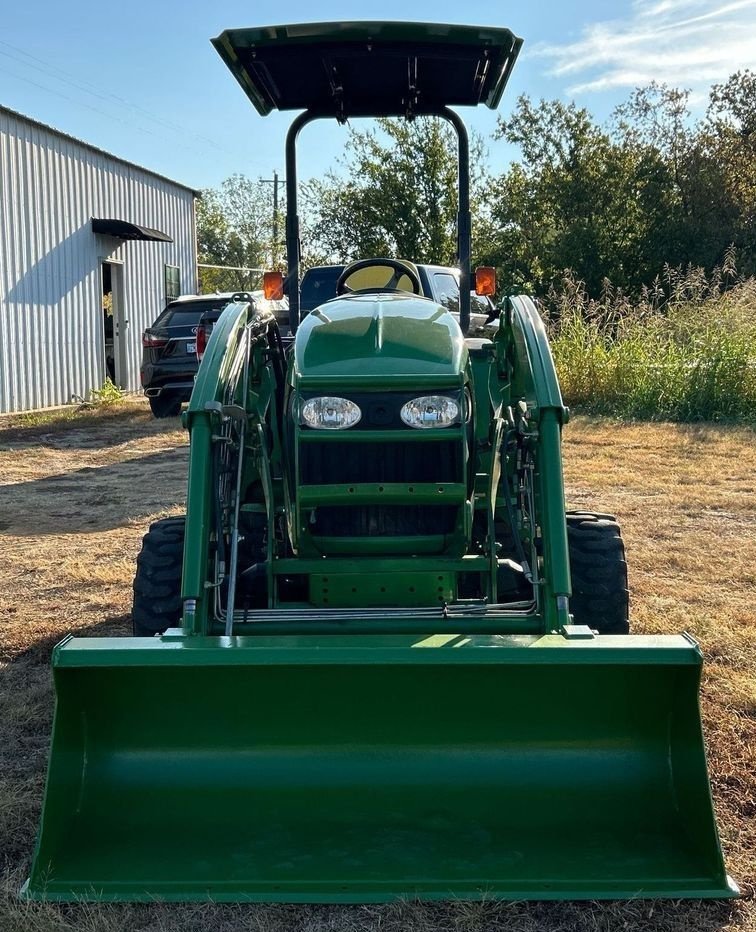 Traktor des Typs John Deere 3520 MF, Gebrauchtmaschine in Amsterdam (Bild 2)