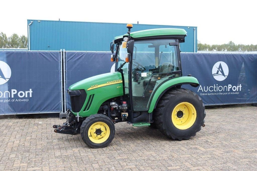 Traktor of the type John Deere 3720, Gebrauchtmaschine in Antwerpen (Picture 1)