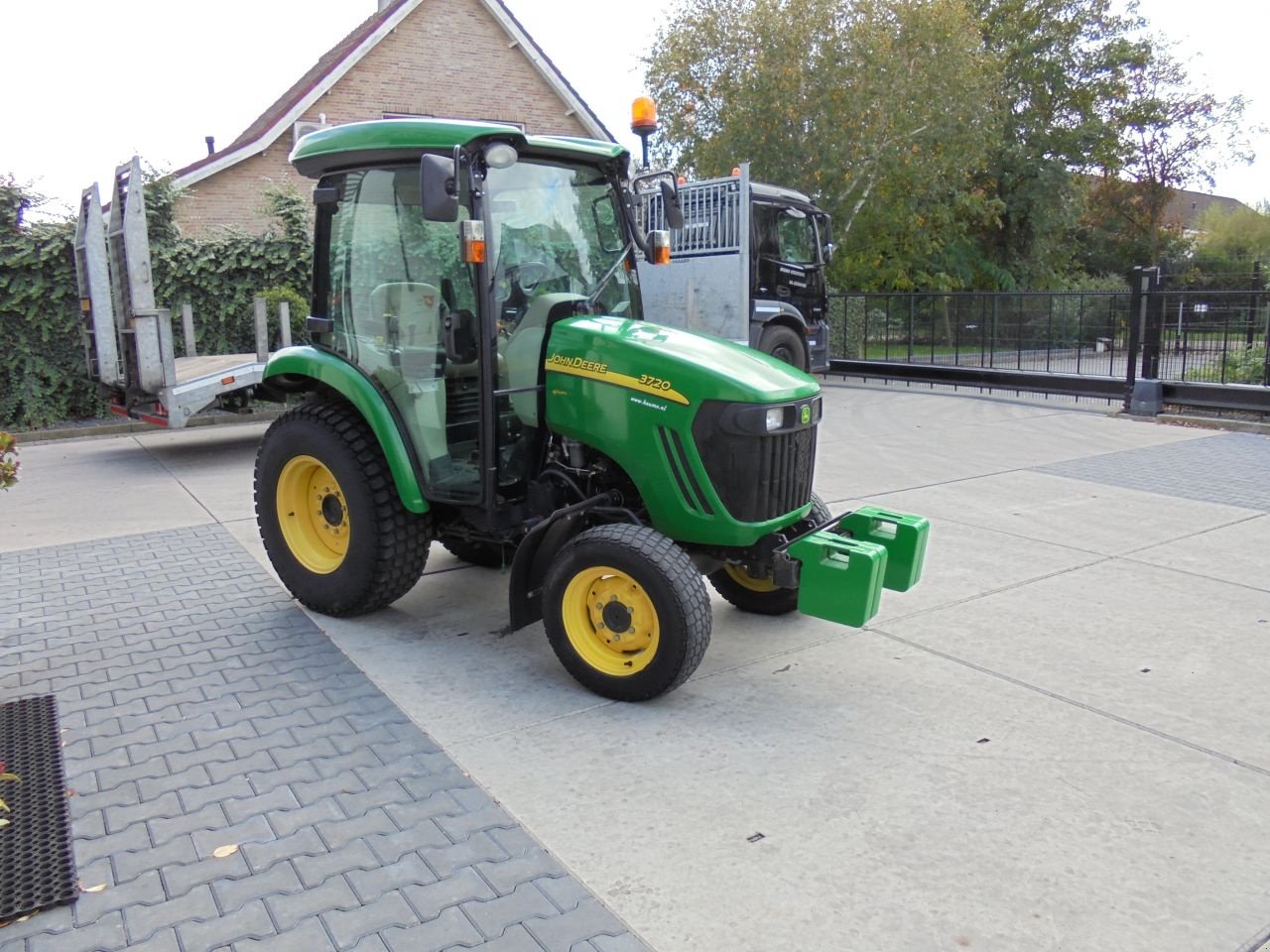 Traktor of the type John Deere 3720, Gebrauchtmaschine in Hedel (Picture 7)