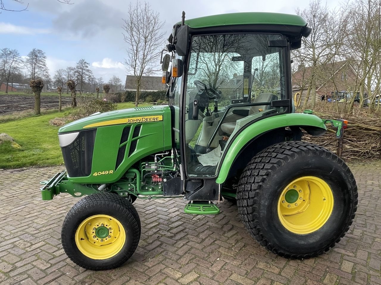 Traktor of the type John Deere 4049R, Gebrauchtmaschine in Nieuw Roden (Picture 2)