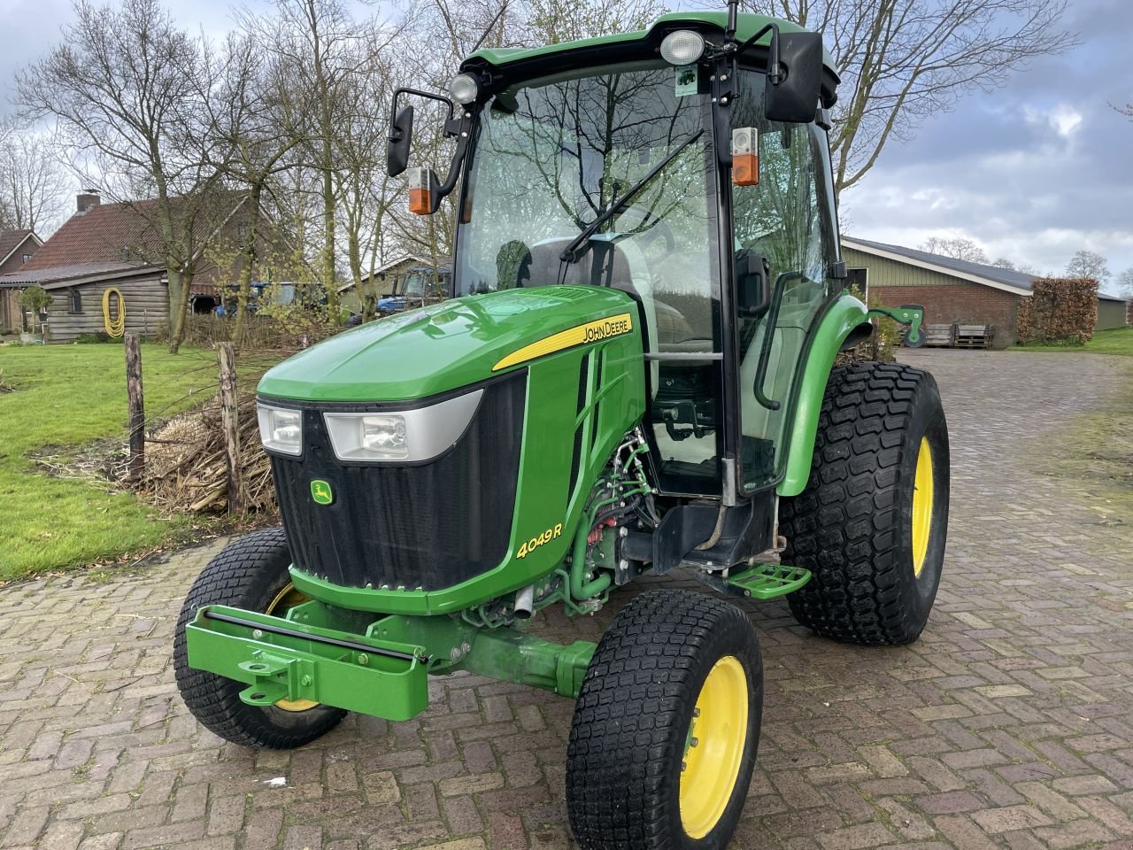 Traktor des Typs John Deere 4049R, Gebrauchtmaschine in Nieuw Roden (Bild 3)