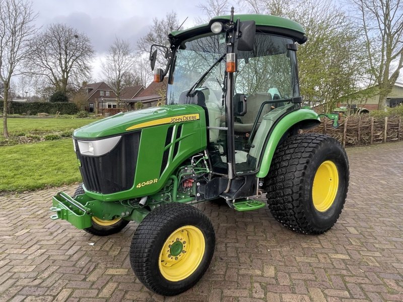 Traktor des Typs John Deere 4049R, Gebrauchtmaschine in Nieuw Roden