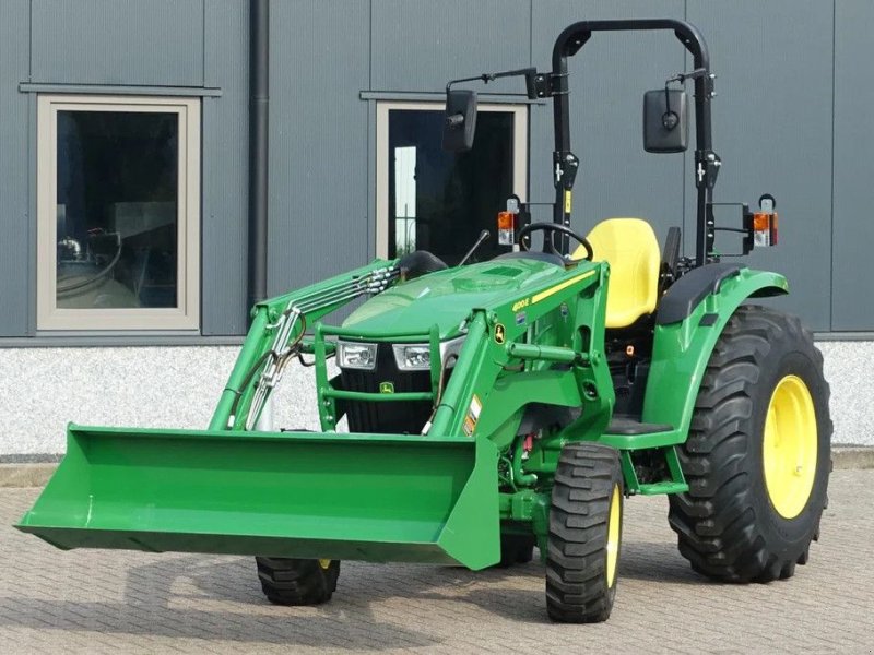 Traktor of the type John Deere 4052M 4wd HST / 0004 Draaiuren / Voorlader, Gebrauchtmaschine in Swifterband