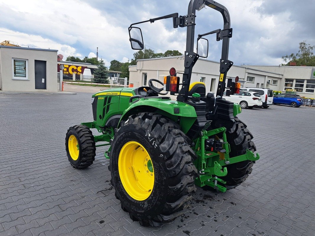 Traktor of the type John Deere 4052M, Neumaschine in Mrągowo (Picture 5)