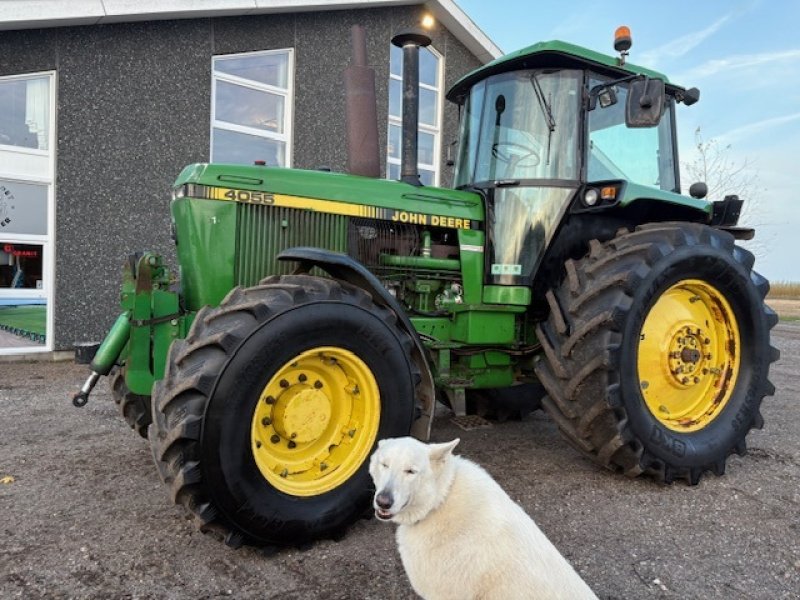 Traktor Türe ait John Deere 4055 FRONTLIFT, NÆSTEN NYE DÆK, Gebrauchtmaschine içinde Dronninglund (resim 1)