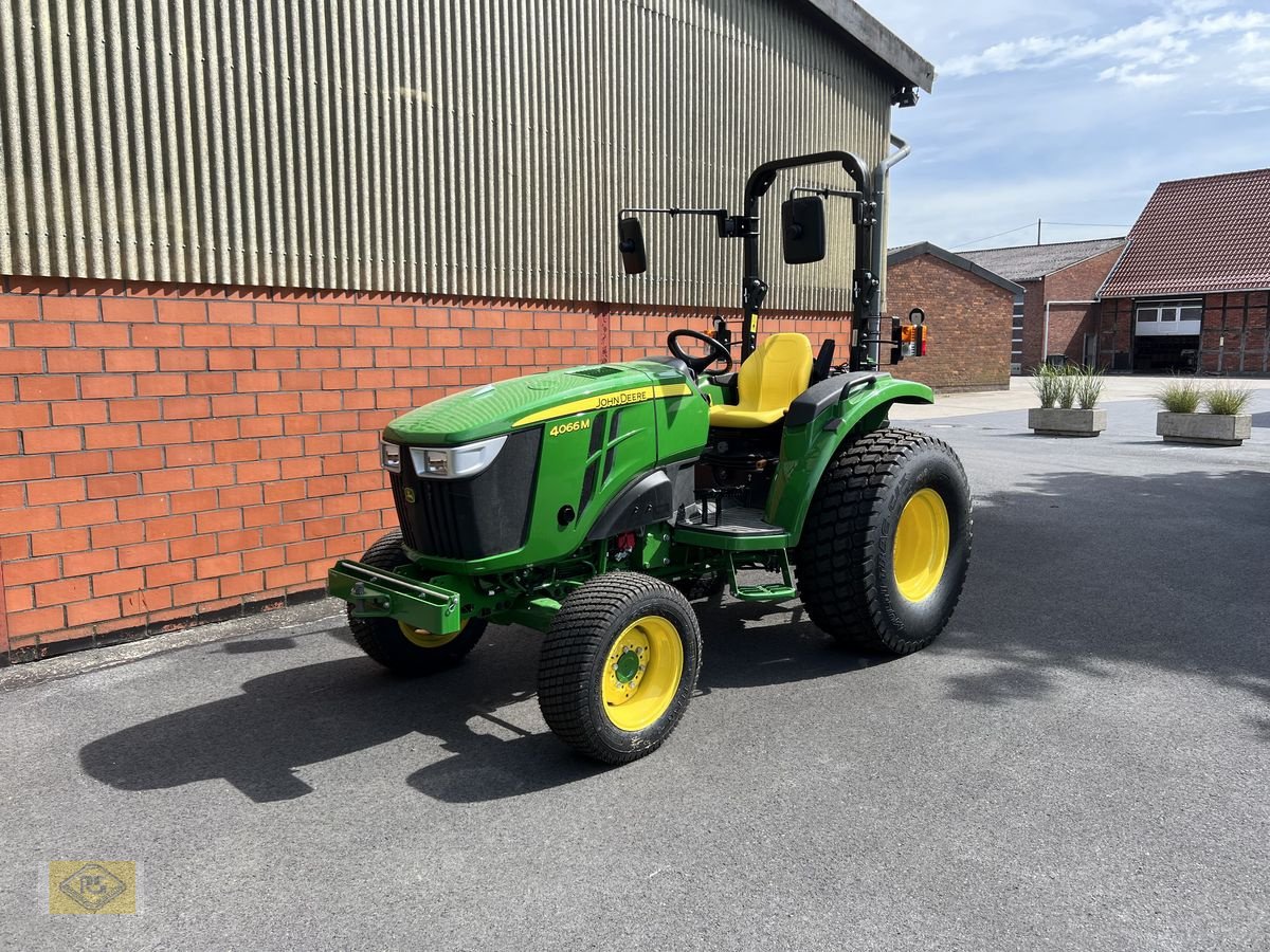 Traktor des Typs John Deere 4066M, Neumaschine in Beelen (Bild 4)