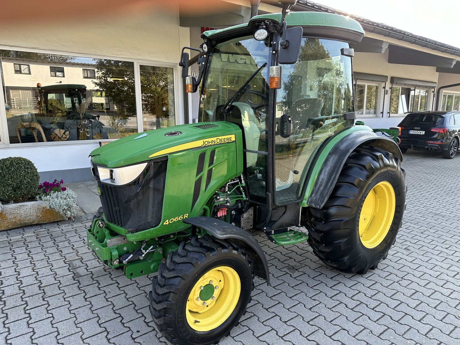 Traktor типа John Deere 4066R Unfall, Gebrauchtmaschine в Neureichenau (Фотография 1)