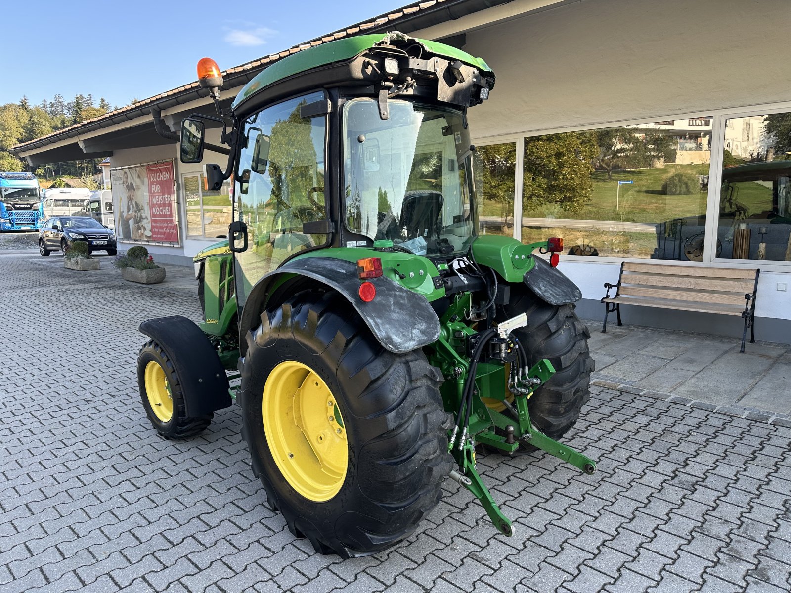 Traktor типа John Deere 4066R Unfall, Gebrauchtmaschine в Neureichenau (Фотография 3)