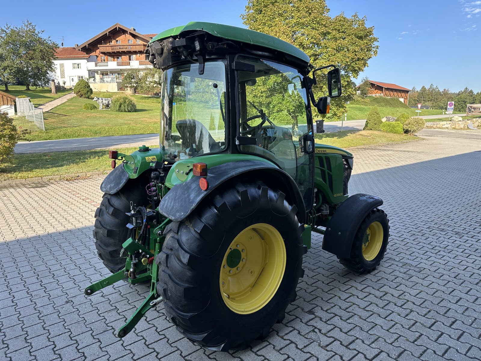 Traktor типа John Deere 4066R Unfall, Gebrauchtmaschine в Neureichenau (Фотография 5)