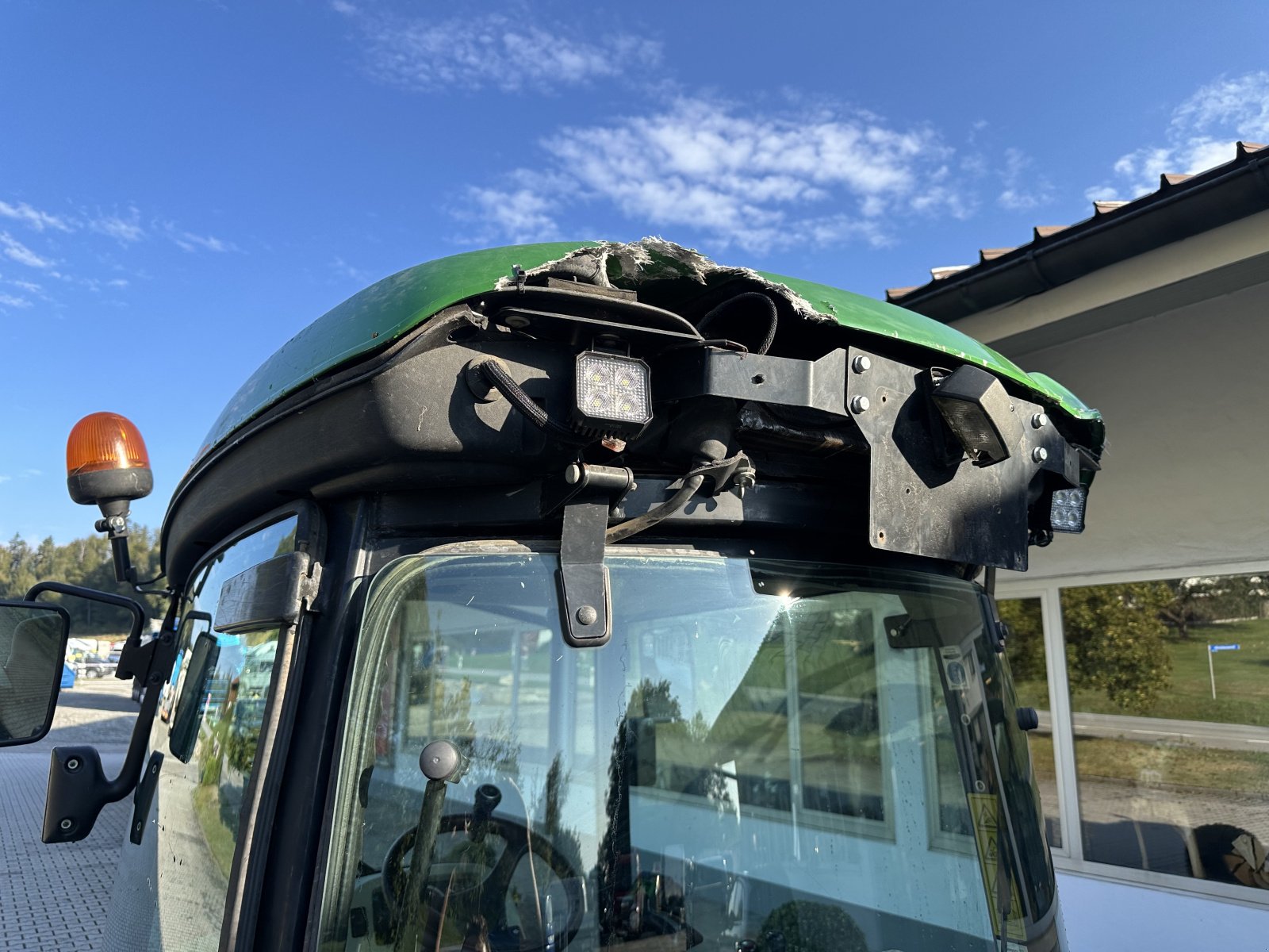 Traktor of the type John Deere 4066R Unfall, Gebrauchtmaschine in Neureichenau (Picture 11)