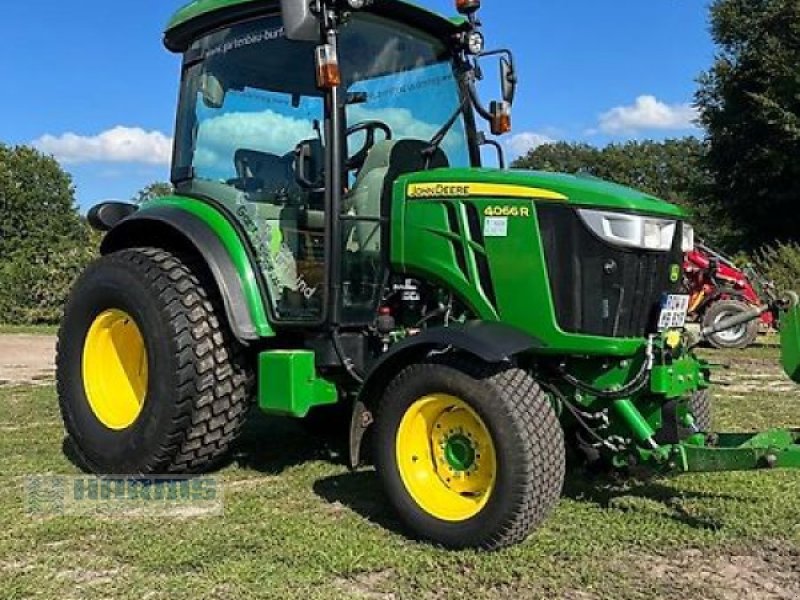 Traktor типа John Deere 4066R, Gebrauchtmaschine в Sassenholz