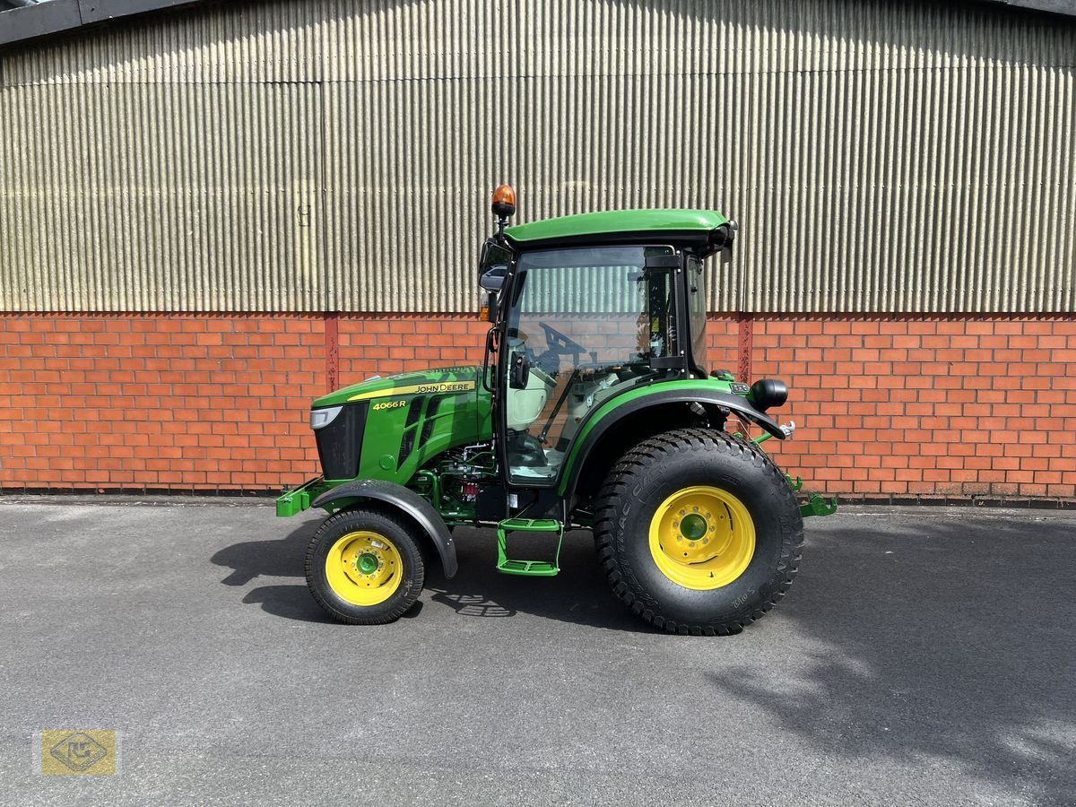 Traktor of the type John Deere 4066R, Neumaschine in Beelen (Picture 1)