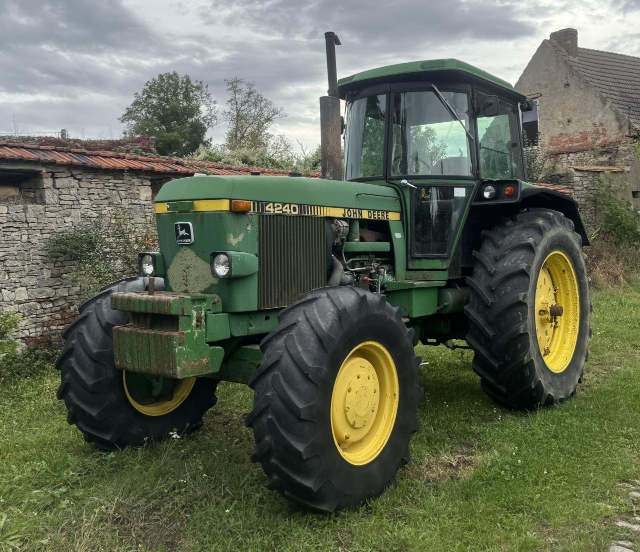 Traktor του τύπου John Deere 4240 A, Gebrauchtmaschine σε Könnern (Φωτογραφία 1)