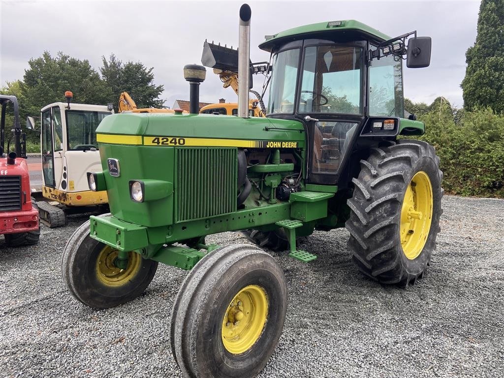 Traktor van het type John Deere 4240, Gebrauchtmaschine in Nyborg (Foto 1)