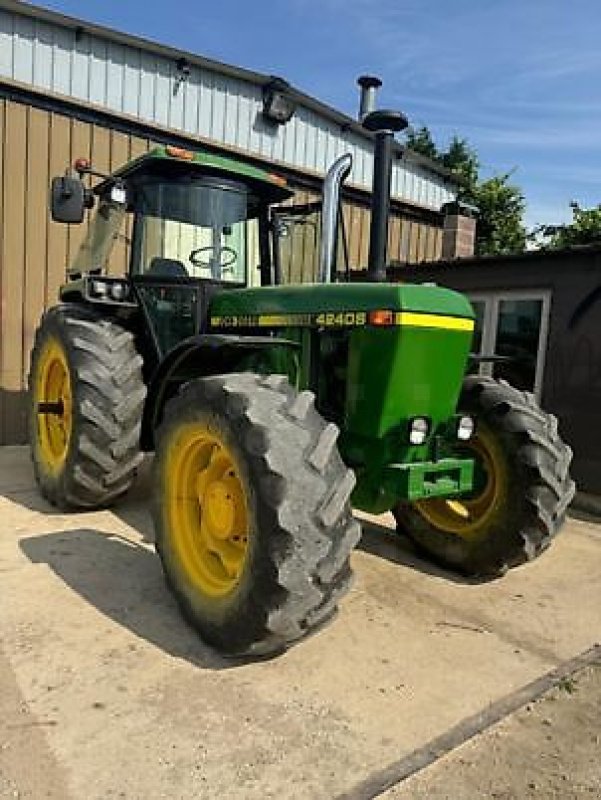 Traktor des Typs John Deere 4240S, Gebrauchtmaschine in Sainte-Croix-en-Plaine (Bild 2)