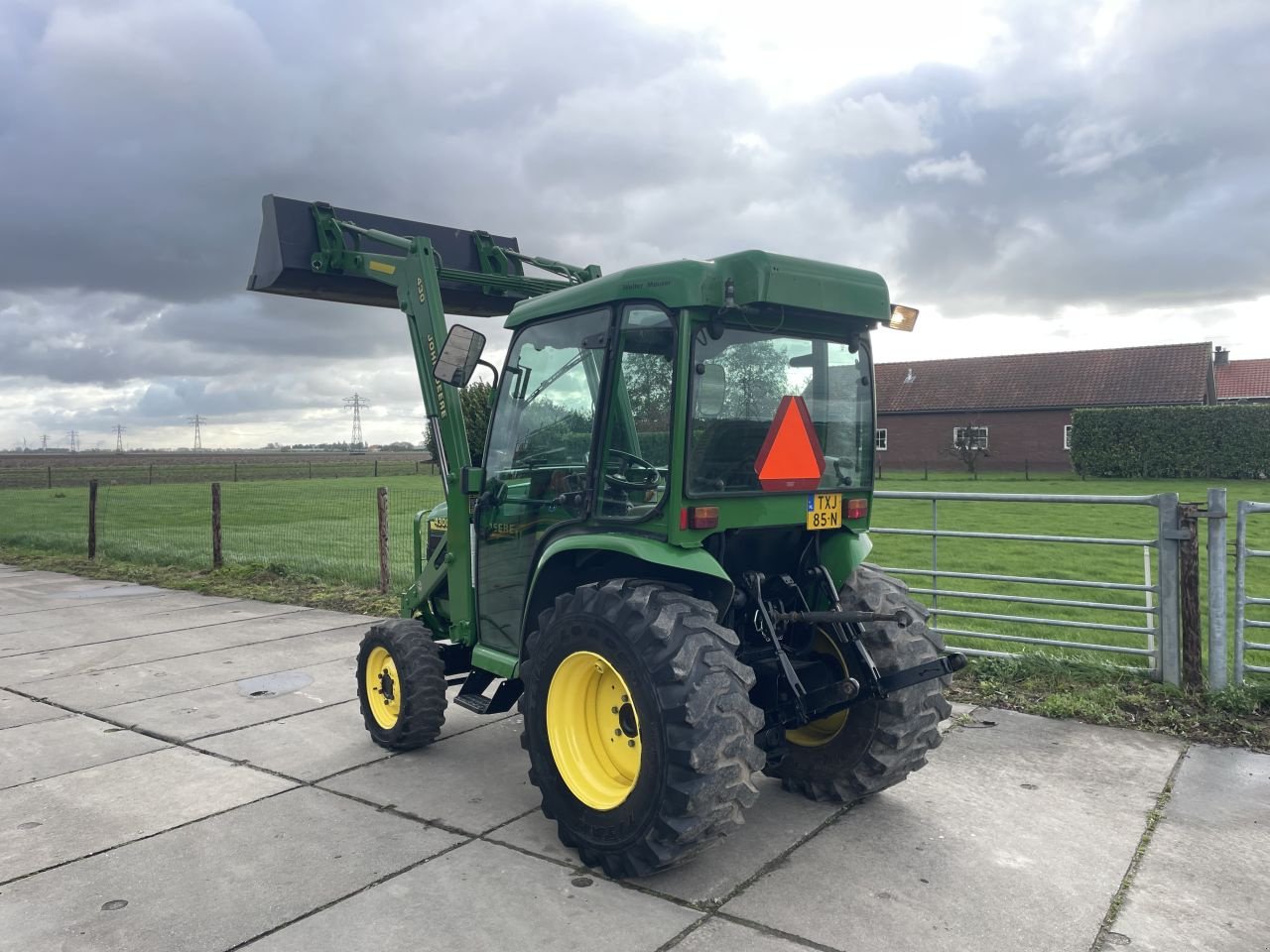 Traktor of the type John Deere 4300, Gebrauchtmaschine in Klaaswaal (Picture 3)