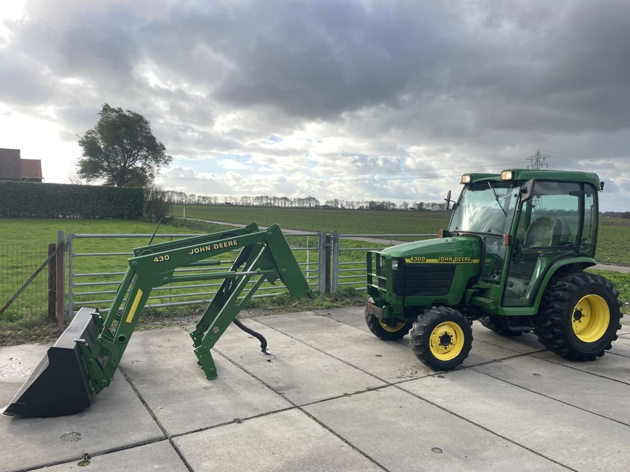 Traktor of the type John Deere 4300, Gebrauchtmaschine in Klaaswaal (Picture 11)