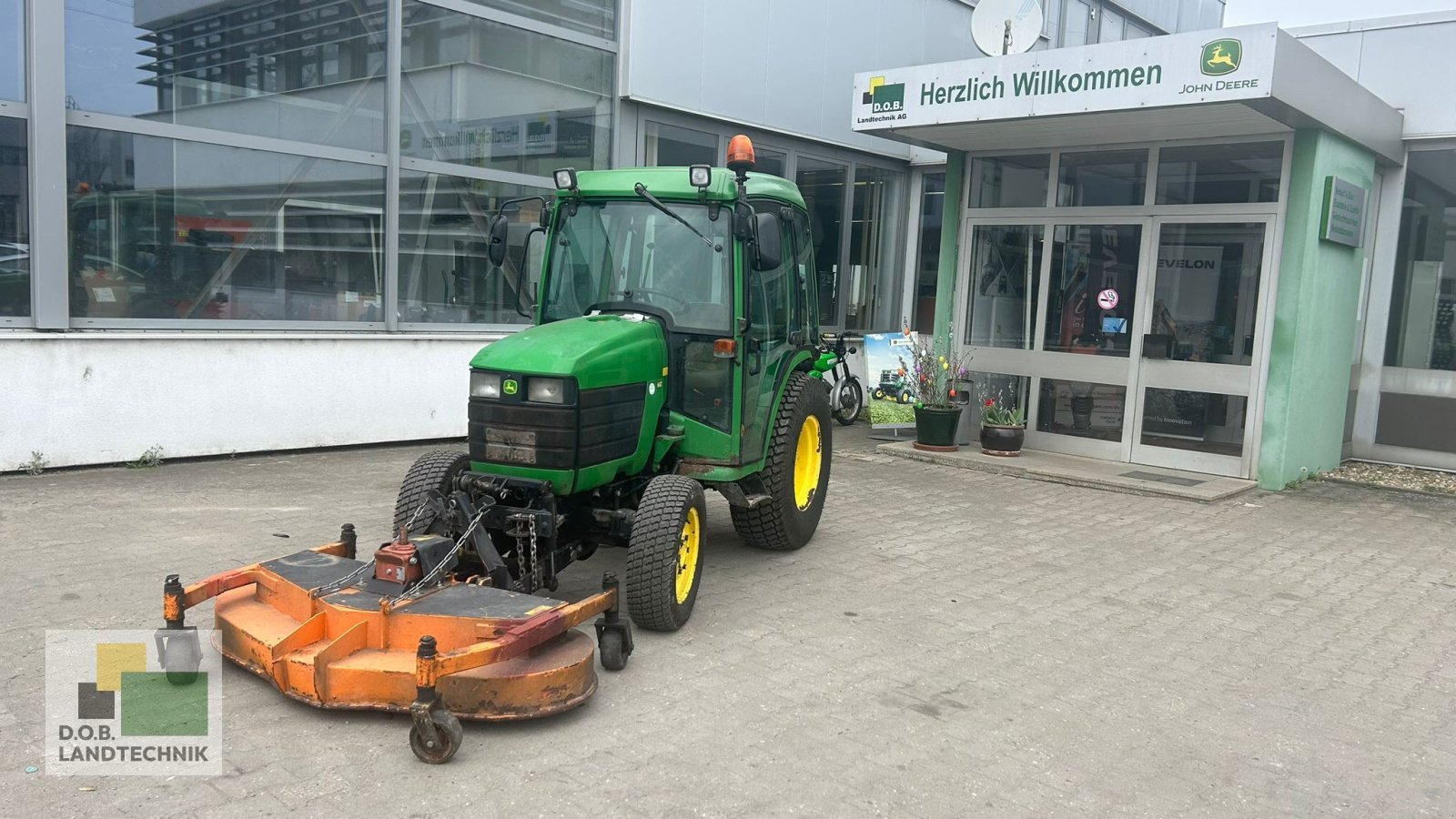 Traktor des Typs John Deere 4300, Gebrauchtmaschine in Regensburg (Bild 1)