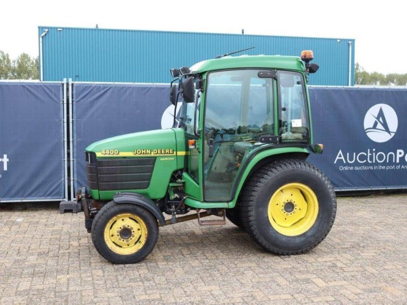 Traktor του τύπου John Deere 4400, Gebrauchtmaschine σε Antwerpen (Φωτογραφία 1)