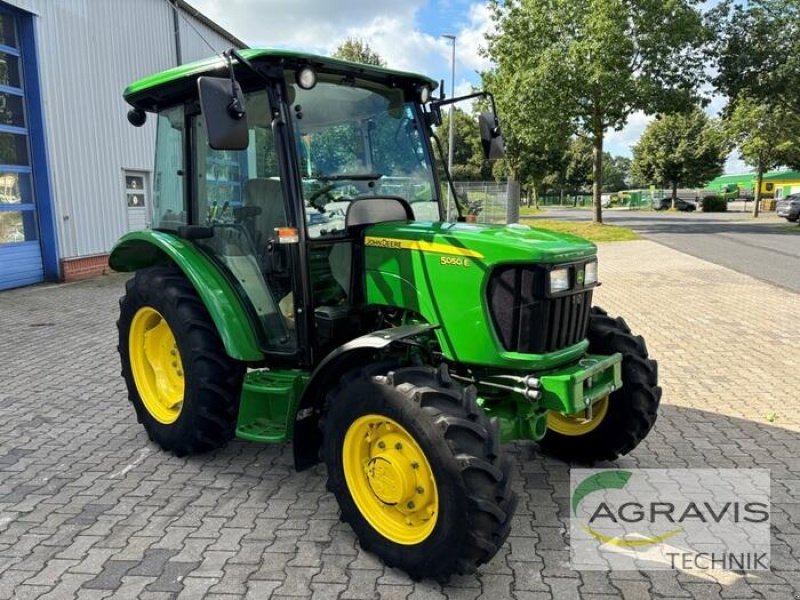 Traktor типа John Deere 5050 E, Gebrauchtmaschine в Meppen (Фотография 2)