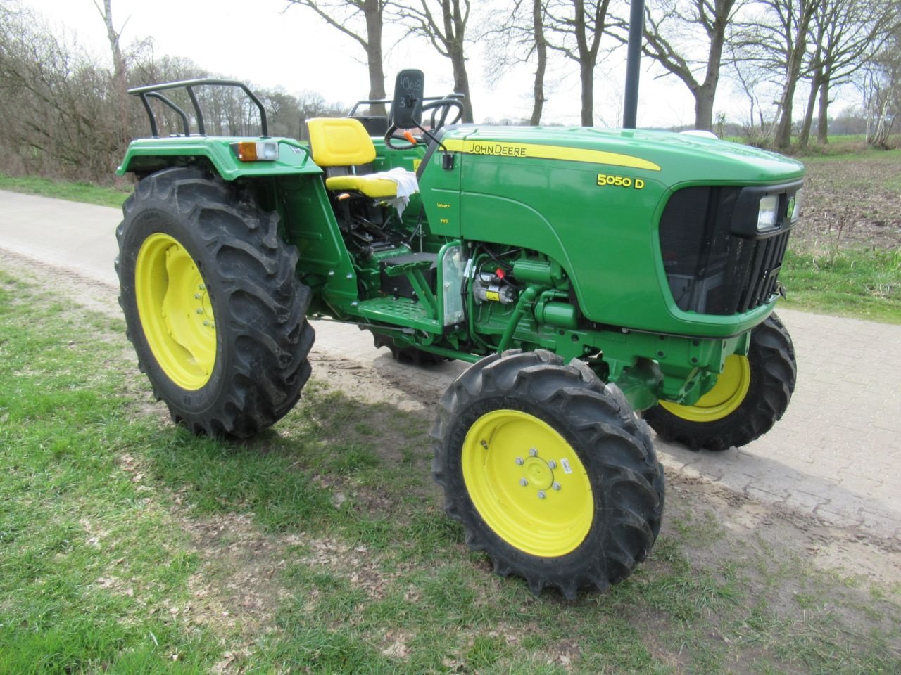 Traktor от тип John Deere 5050D 4X4, Gebrauchtmaschine в Borne (Снимка 2)