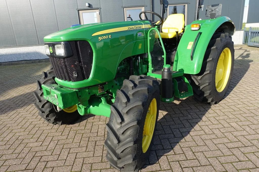 Traktor of the type John Deere 5050E 4wd / 0093 Draaiuren / Full Options, Gebrauchtmaschine in Swifterband (Picture 4)