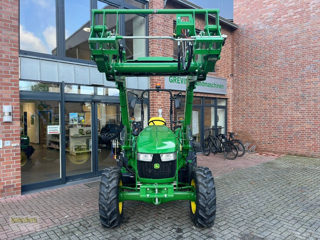 Traktor van het type John Deere 5050E inkl. H240 Frontlader, Gebrauchtmaschine in Ahaus (Foto 2)