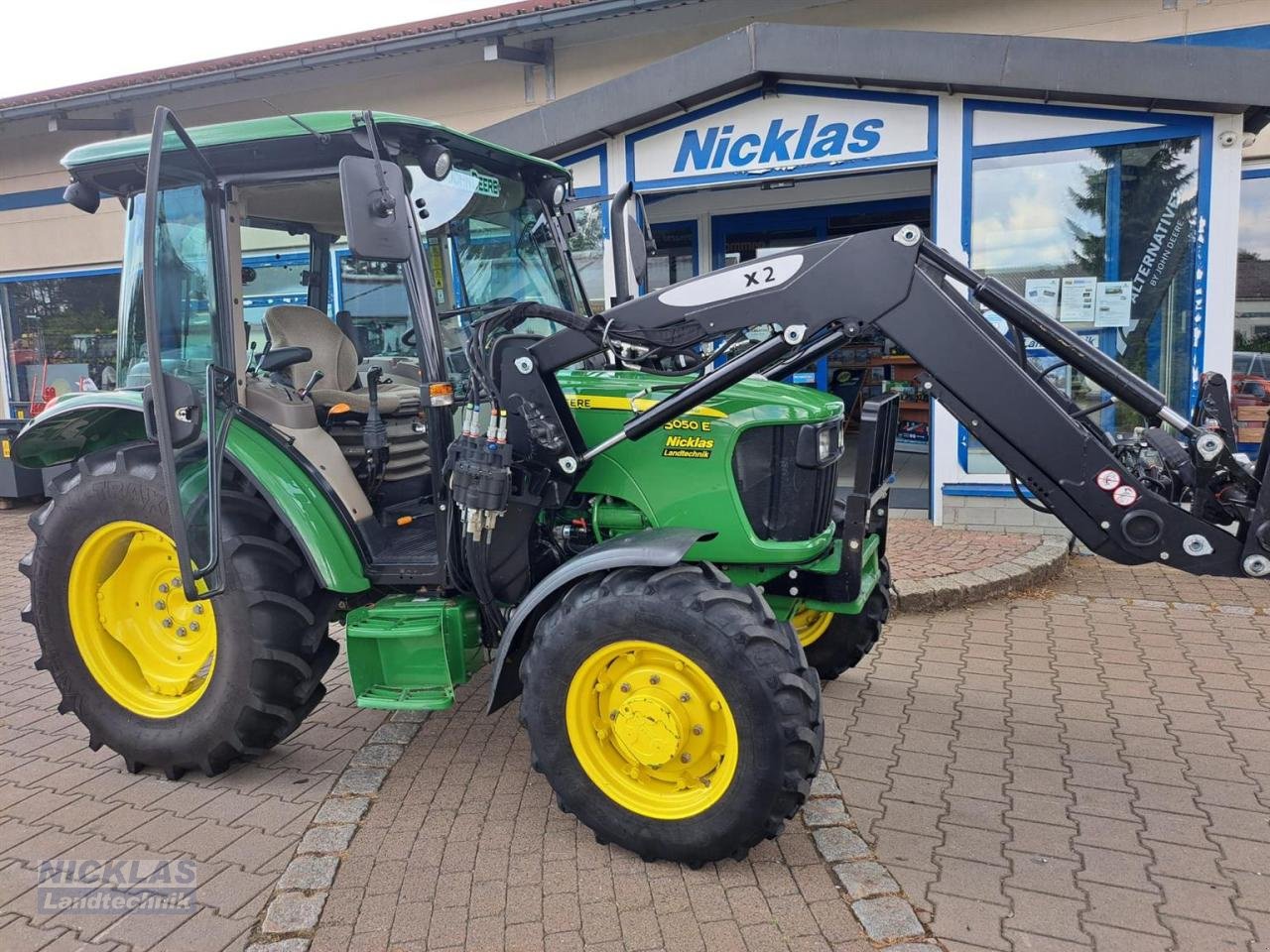 Traktor van het type John Deere 5050E mit Frontlader, Gebrauchtmaschine in Schirradorf (Foto 1)