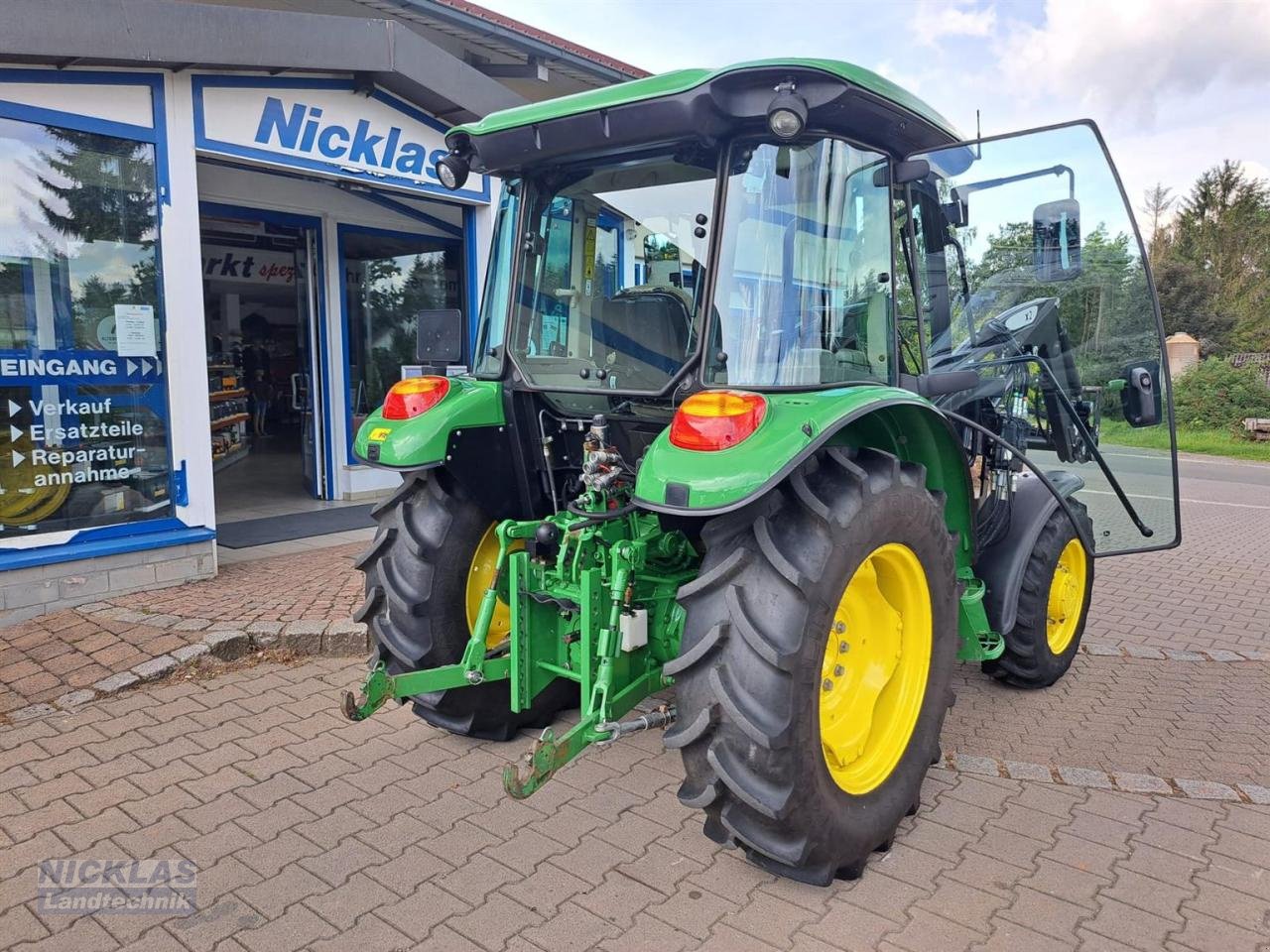 Traktor Türe ait John Deere 5050E mit Frontlader, Gebrauchtmaschine içinde Schirradorf (resim 3)