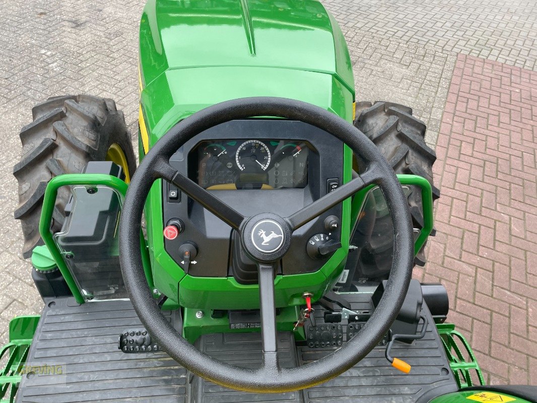 Traktor del tipo John Deere 5050E + Wagenanhängevorrichtung, Neumaschine en Ahaus (Imagen 10)