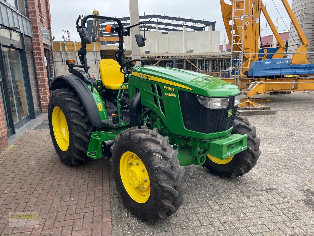 Traktor of the type John Deere 5050E + Wagenanhängevorrichtung, Neumaschine in Ahaus (Picture 3)