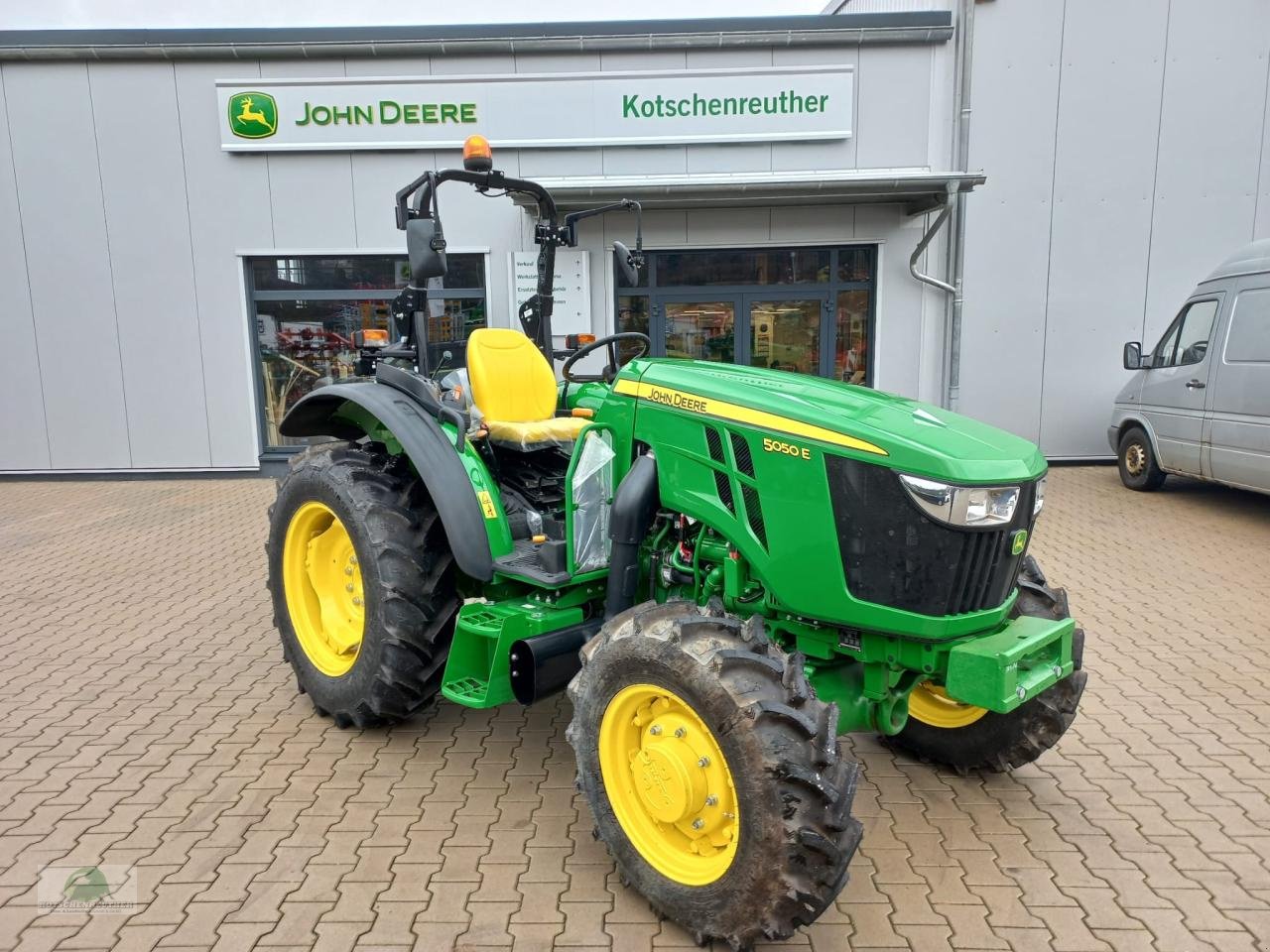 Traktor du type John Deere 5050E, Neumaschine en Wasungen (Photo 1)