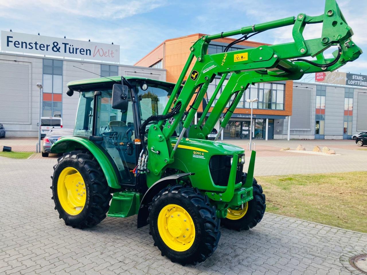 Traktor of the type John Deere 5050E, Gebrauchtmaschine in Stuhr (Picture 2)