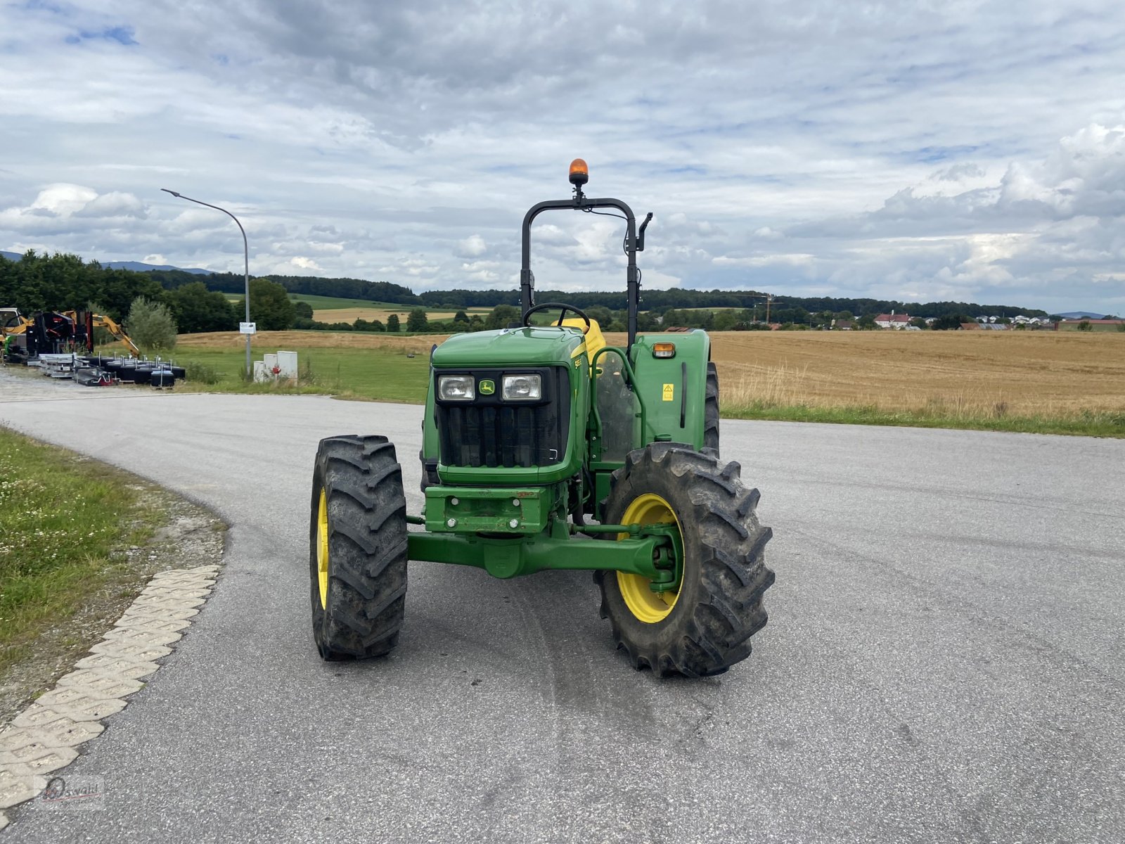 Traktor типа John Deere 5055 E, Gebrauchtmaschine в Iggensbach (Фотография 4)