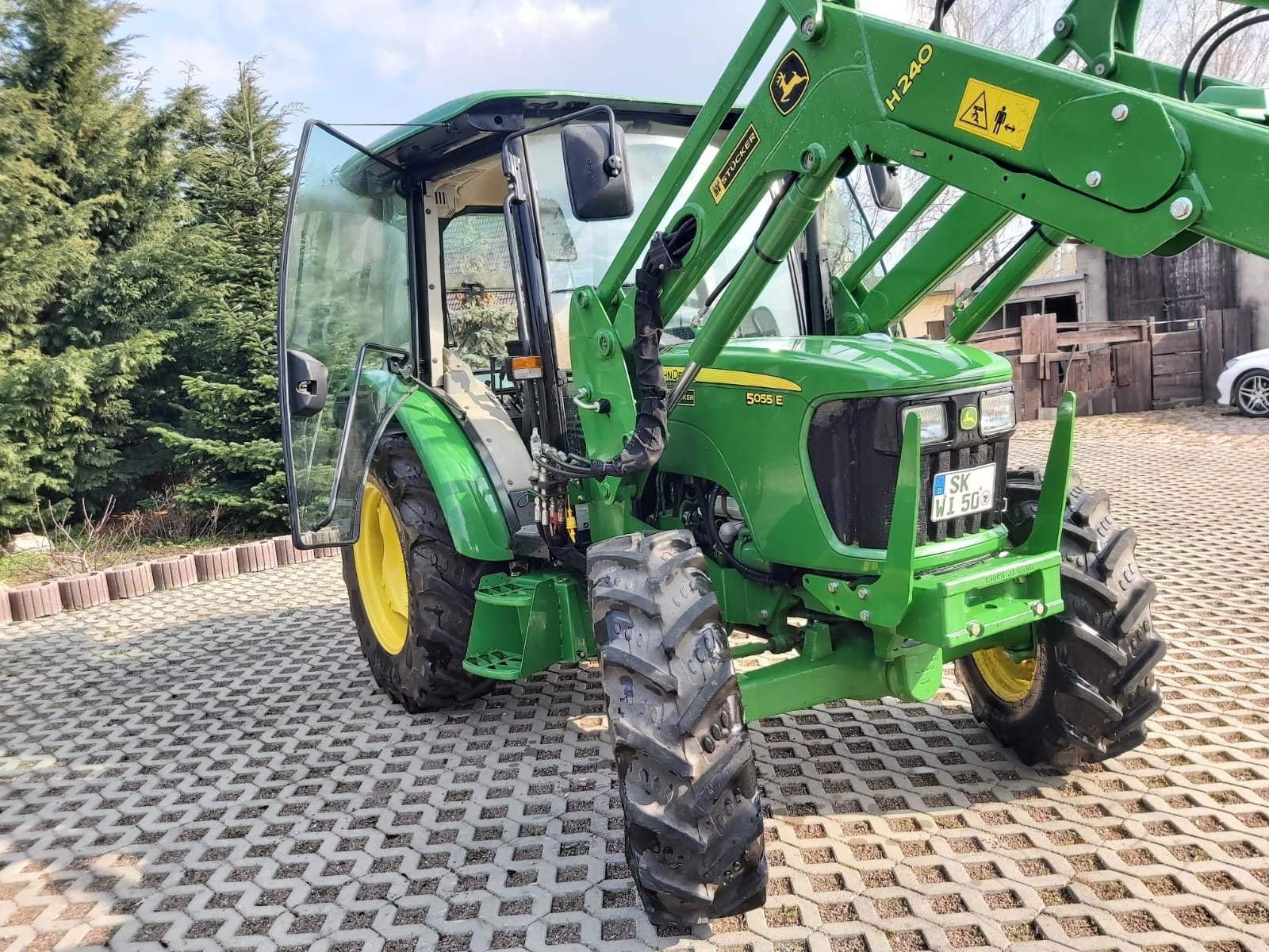 Traktor of the type John Deere 5055 E, Gebrauchtmaschine in Teutschenthal (Picture 1)