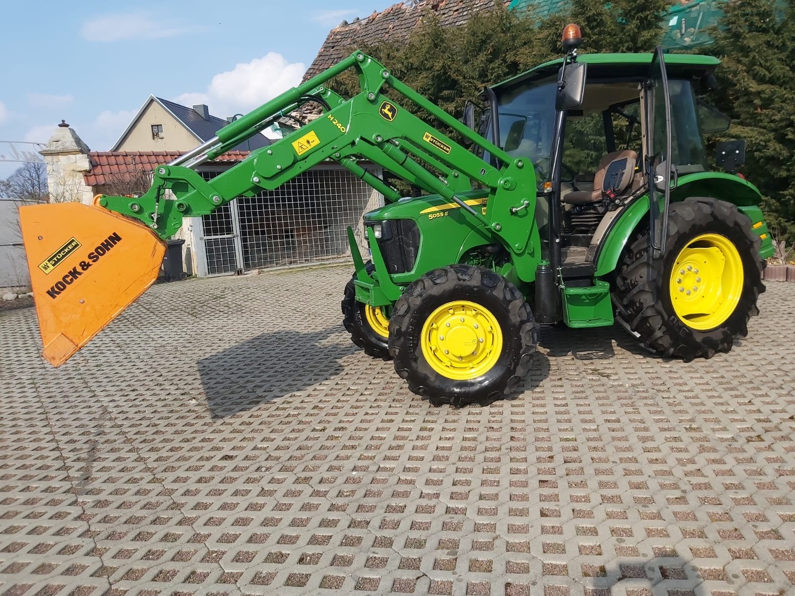 Traktor des Typs John Deere 5055 E, Gebrauchtmaschine in Teutschenthal (Bild 3)