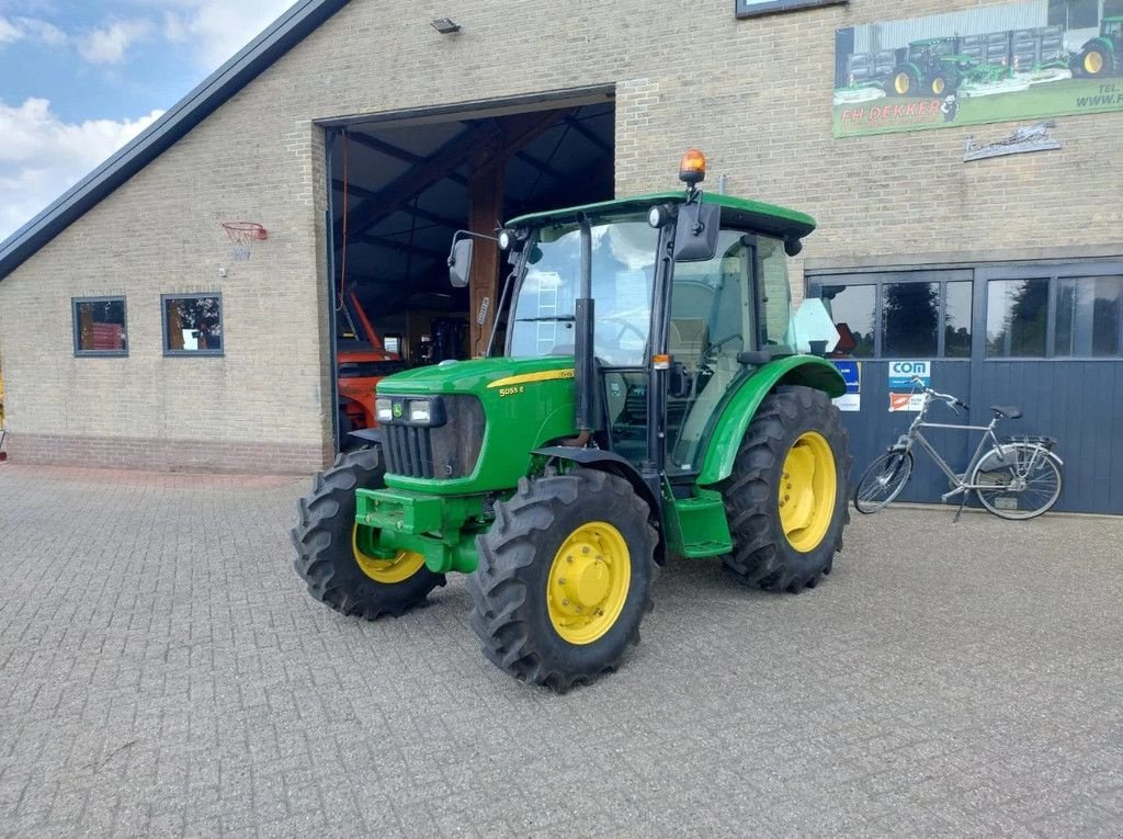 Traktor типа John Deere 5055E, Gebrauchtmaschine в Vriezenveen (Фотография 3)