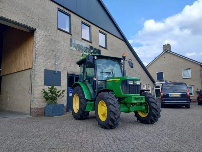 Traktor типа John Deere 5055E, Gebrauchtmaschine в Vriezenveen