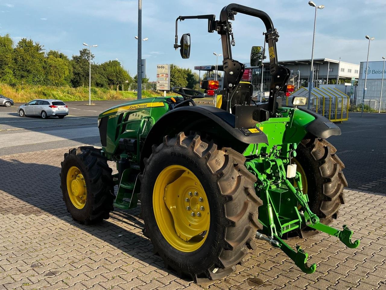 Traktor of the type John Deere 5058E 12/12 OOS, Neumaschine in Worms (Picture 6)